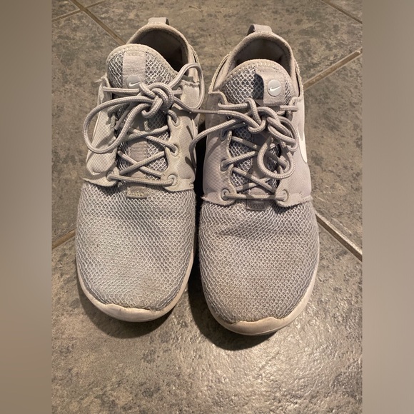 NIKE shoes - Picture 1 of 3